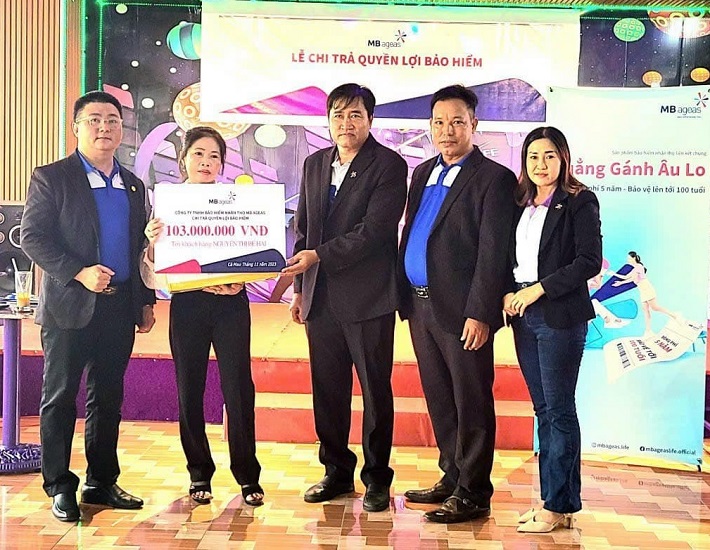 Khách hàng Nguyễn Thị B.H tại Cà Mau nhận chi trả quyền lợi từ Bảo hiểm nhân thọ MB Ageas Life
