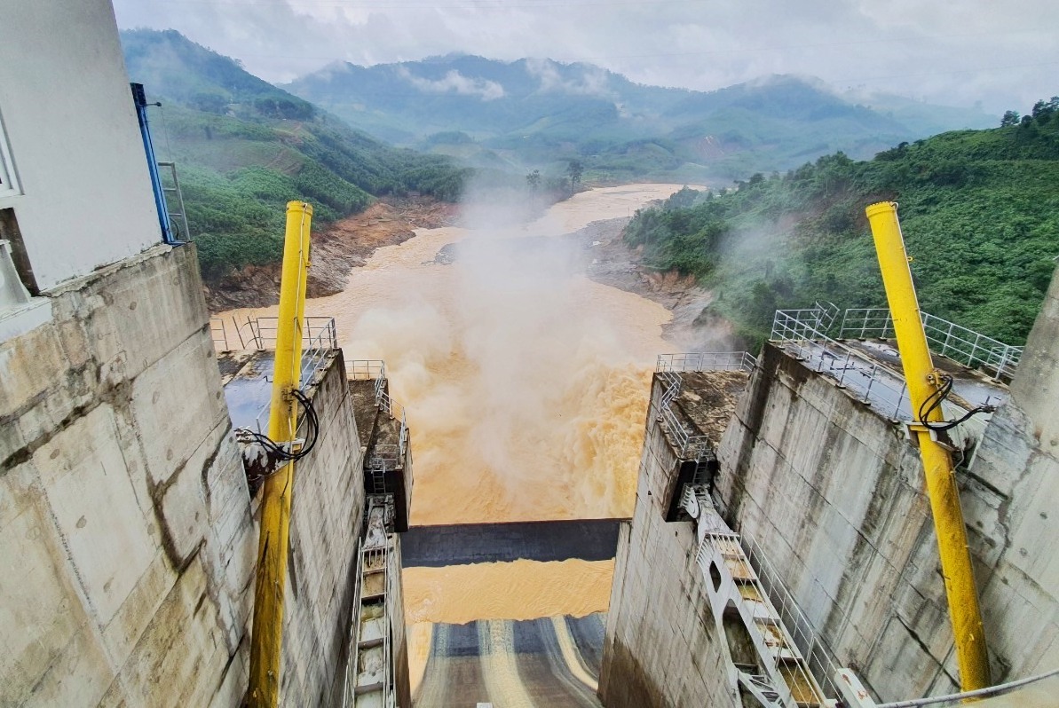 Các hồ thủy điện tại Thừa Thiên Huế, Quảng Trị, Quảng Nam, Quảng Ngãi, Phú Yên đang vận hành điều tiết hồ chứa để hạ mực nước hạ lưu