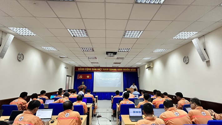 Ông Lê Vũ Trung - Phó Giám đốc Công ty Nhiệt điện Phú Mỹ tham dự khai mạc và trao đổi các nội dung cần tập trung tại Hội thi