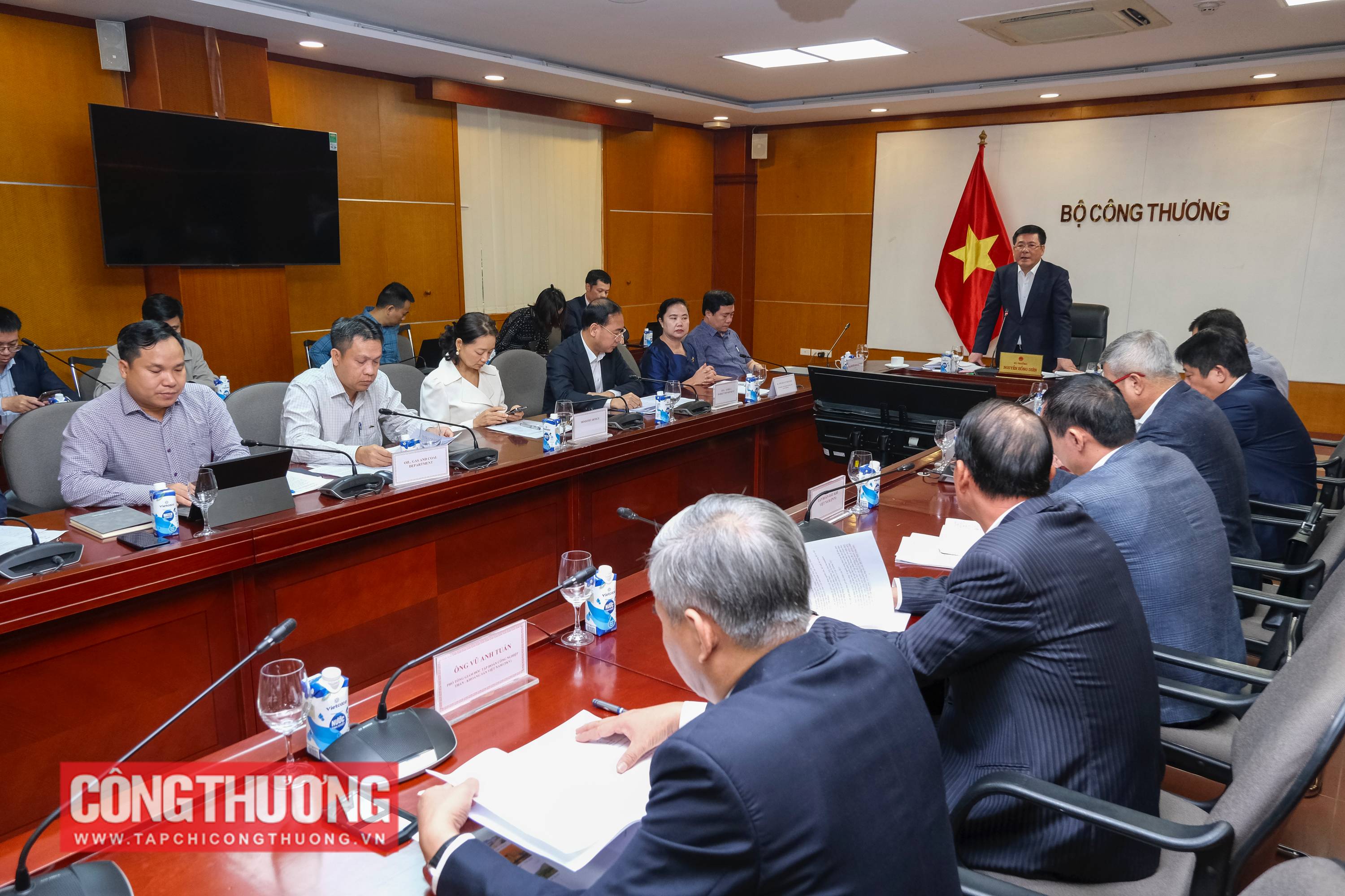 Bộ trưởng Bộ Công Thương Nguyễn Hồng Diên chủ trì Hội nghị thúc đẩy hợp tác mua bán than giữa Việt Nam và Lào