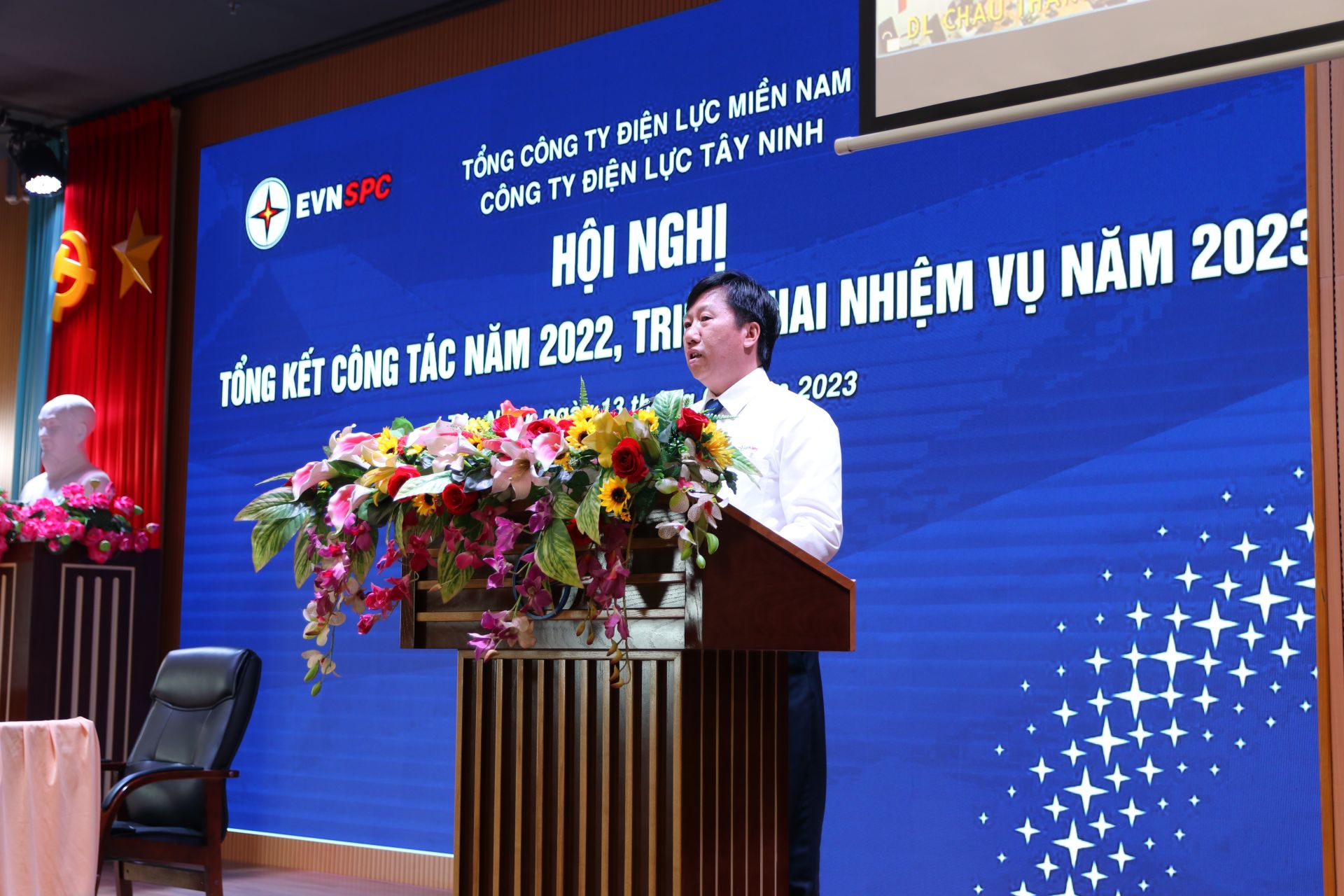 Ông Nguyễn Tấn Hùng - Giám đốc Công ty Điện lực Tây Ninh phát biểu tại Hội nghị Tổng kết năm 2022