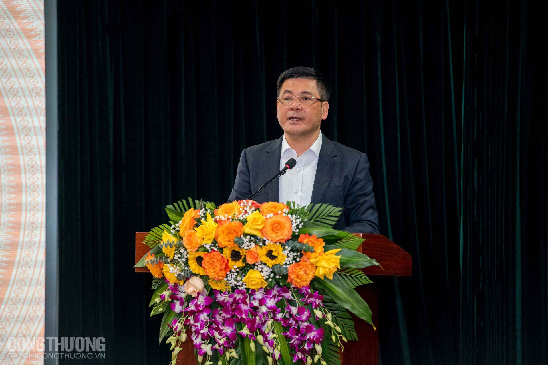 Bộ trưởng Nguyễn Hồng Diên cho biết, tháng 1/2023, dù thời gian làm việc chỉ bằng 1/3 các tháng trước, cán cân thương mại hàng hóa vẫn duy trì xuất siêu 3,6 tỷ USD; tổng mức bán lẻ hàng hóa và doanh thu dịch vụ tăng 20%