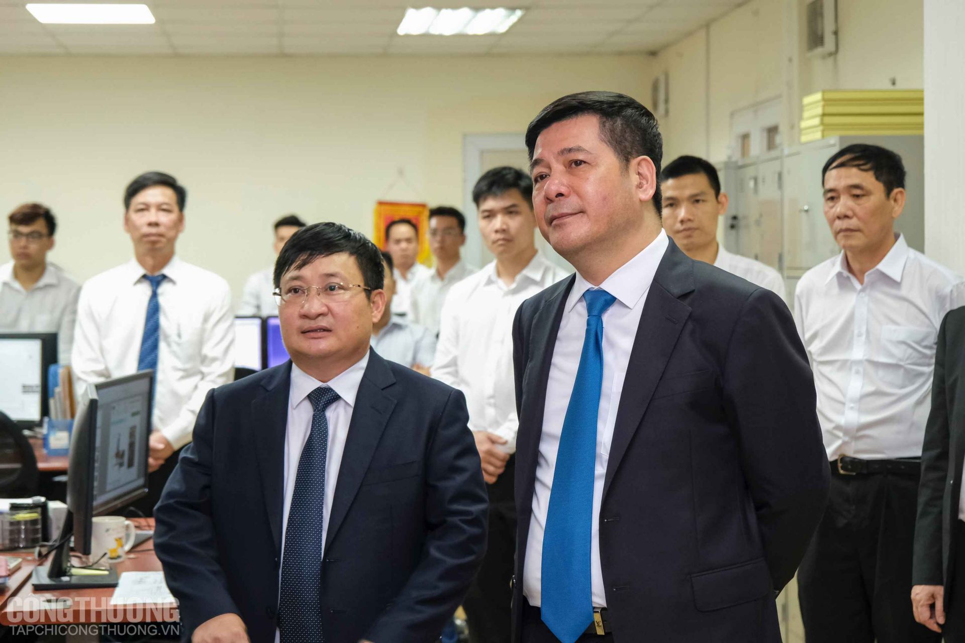 Bộ trưởng Nguyễn Hồng Diên thăm các Trung tâm Cơ khí nặng, Trung tâm Máy và tự động hóa, Trung tâm Công nghệ và thiết bị môi trường của Viện Nghiên cứu cơ khí