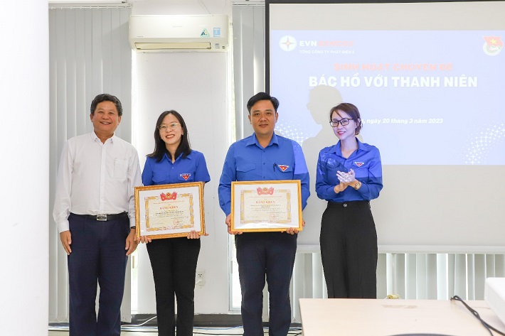 Đoàn khối Doanh nghiệp thành phố Cần Thơ đã đại diện trao bằng khen của Trung ương Đoàn Thanh niên Cộng sản Hồ Chí Minh cho tập thể Đoàn cơ sở EVNGENCO2 và cá nhân đ/c Trần Thị Cẩm Tú – Bí thư Đoàn Cơ sở EVNGENCO2