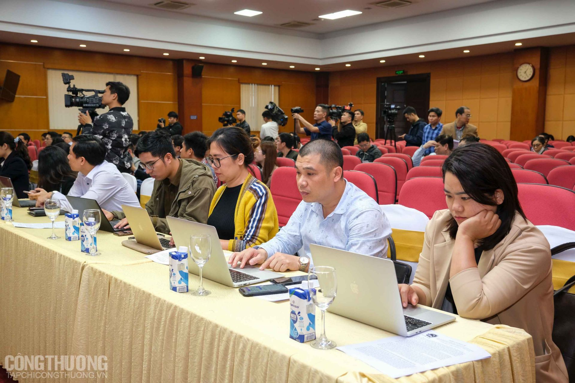 Toàn cảnh buổi họp báo công bố kết quả kiểm tra chi phí sản xuất kinh doanh điện năm 2021-2022 của Tập đoàn Điện lực Việt Nam (EVN)