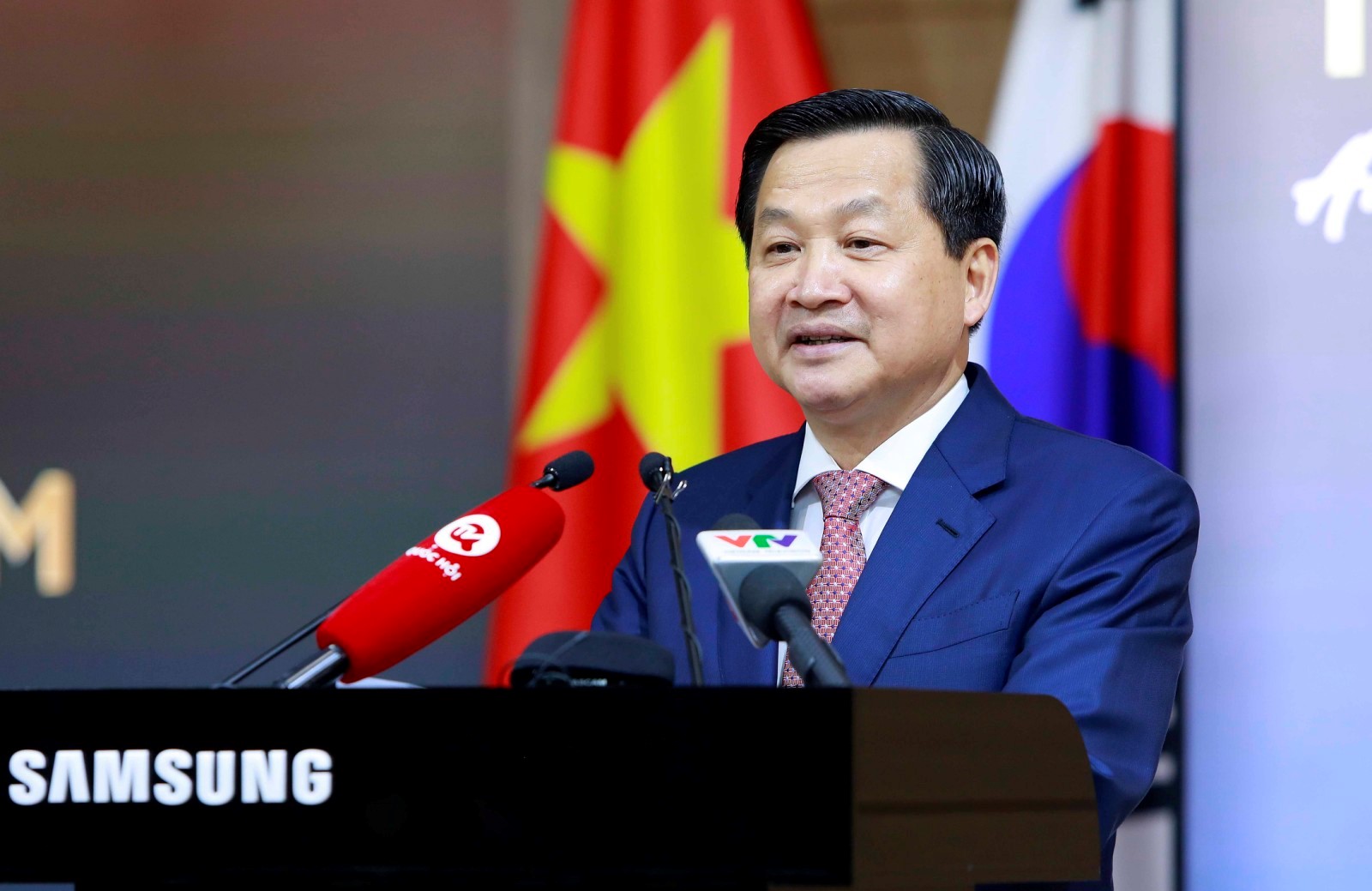 Phó Thủ tướng Lê Minh Khái đánh giá cao những đóng góp của Samsung Thái Nguyên nói riêng và Tập đoàn Samsung nói chung đối với sự phát triển của kinh tế - xã hội Việt Nam cũng như quan hệ hợp tác Việt - Hàn