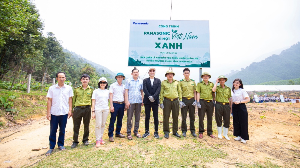 Panasonic Việt Nam tặng cây xanh