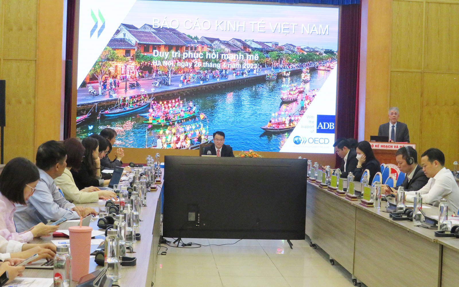 Đây là Báo cáo đầu tiên do OECD và ADB thực hiện về kinh tế Việt Nam