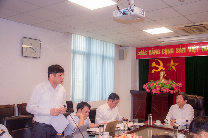 Ông Dương Sơn Bá - TGĐ Công ty Cổ phần Nhiệt điện Hải Phòng báo cáo