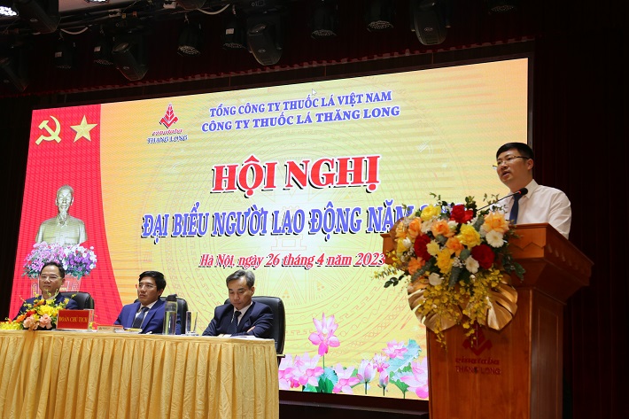 Ông Hà Quang Hòa - Phó Bí thư Đảng ủy, Tổng Giám đốc Vinataba phát biểu tại Hội nghị