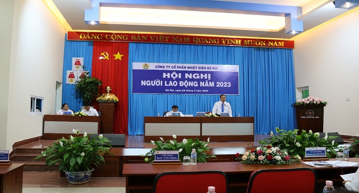 Ông Lê Văn Huy – Tổng Giám đốc Công ty và ông Võ Nhu – Chủ tịch Công đoàn Công ty đồng chủ trì Hội nghị