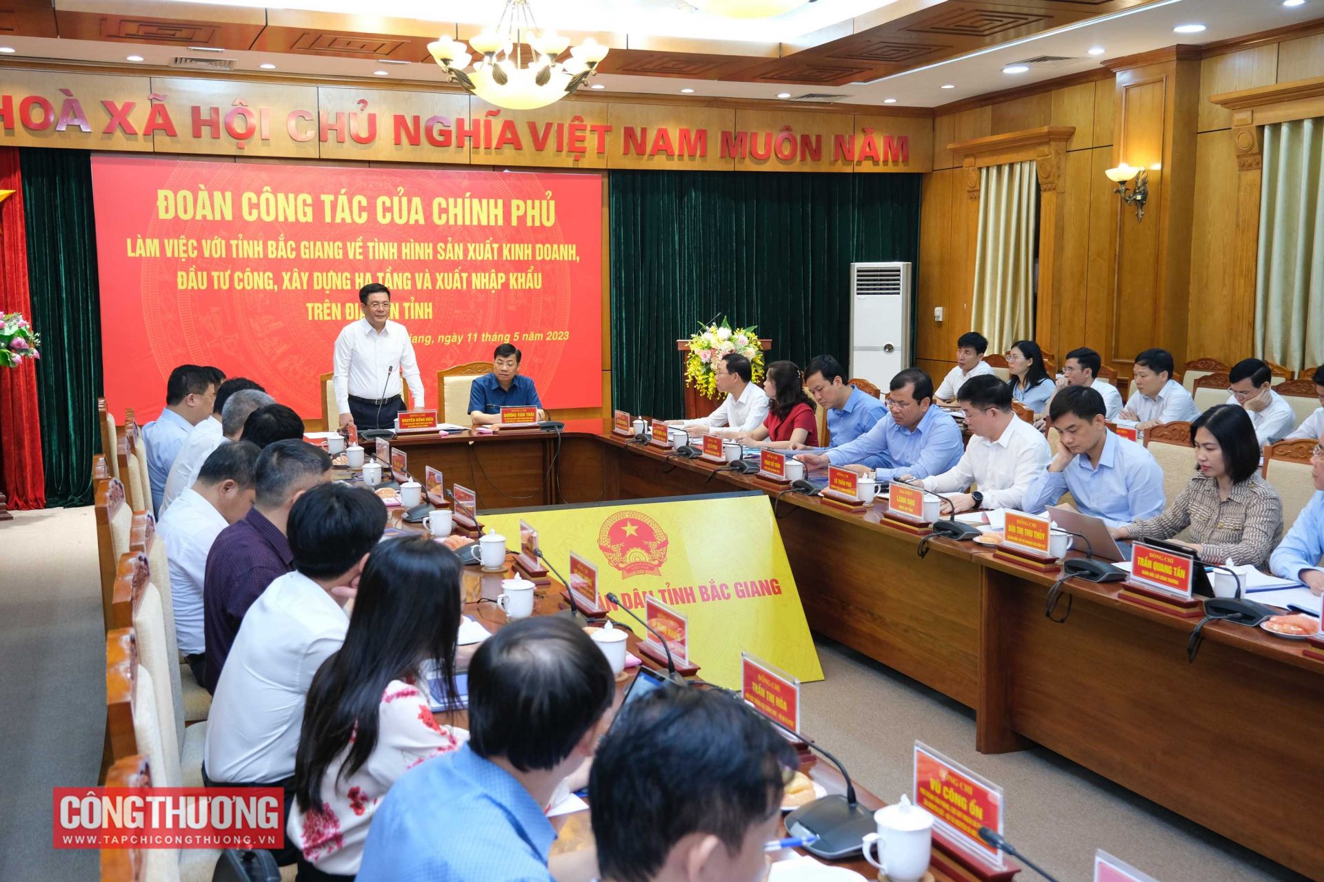 Bộ trưởng Bộ Công Thương Nguyễn Hồng Diên dẫn đầu đoàn công tác Chính phủ làm việc với lãnh đạo tỉnh Bắc Giang sáng 11/5/2023