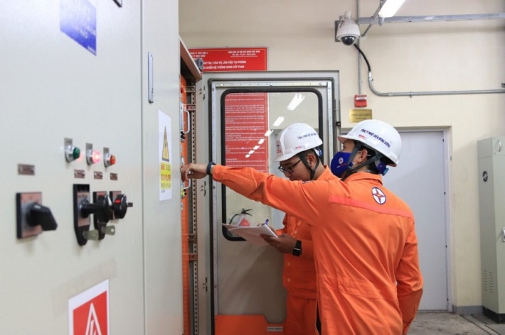 Công ty Nhiệt điện Mông Dương thường xuyên kiểm tra các thiết bị đảm bảo vận hành an toàn, liên tục