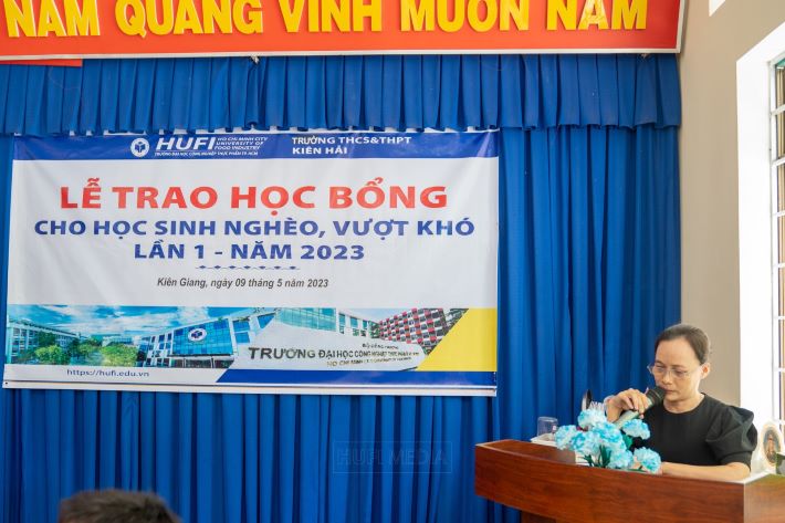 Cô Lê Thị Nga – Phó hiệu trưởng THCS & THPT Kiên Hải xúc động chia sẻ.