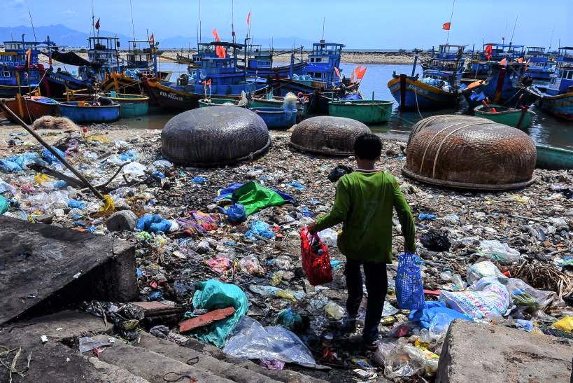 hình ảnh về vấn nạn rác thải nhựa tại Việt Nam