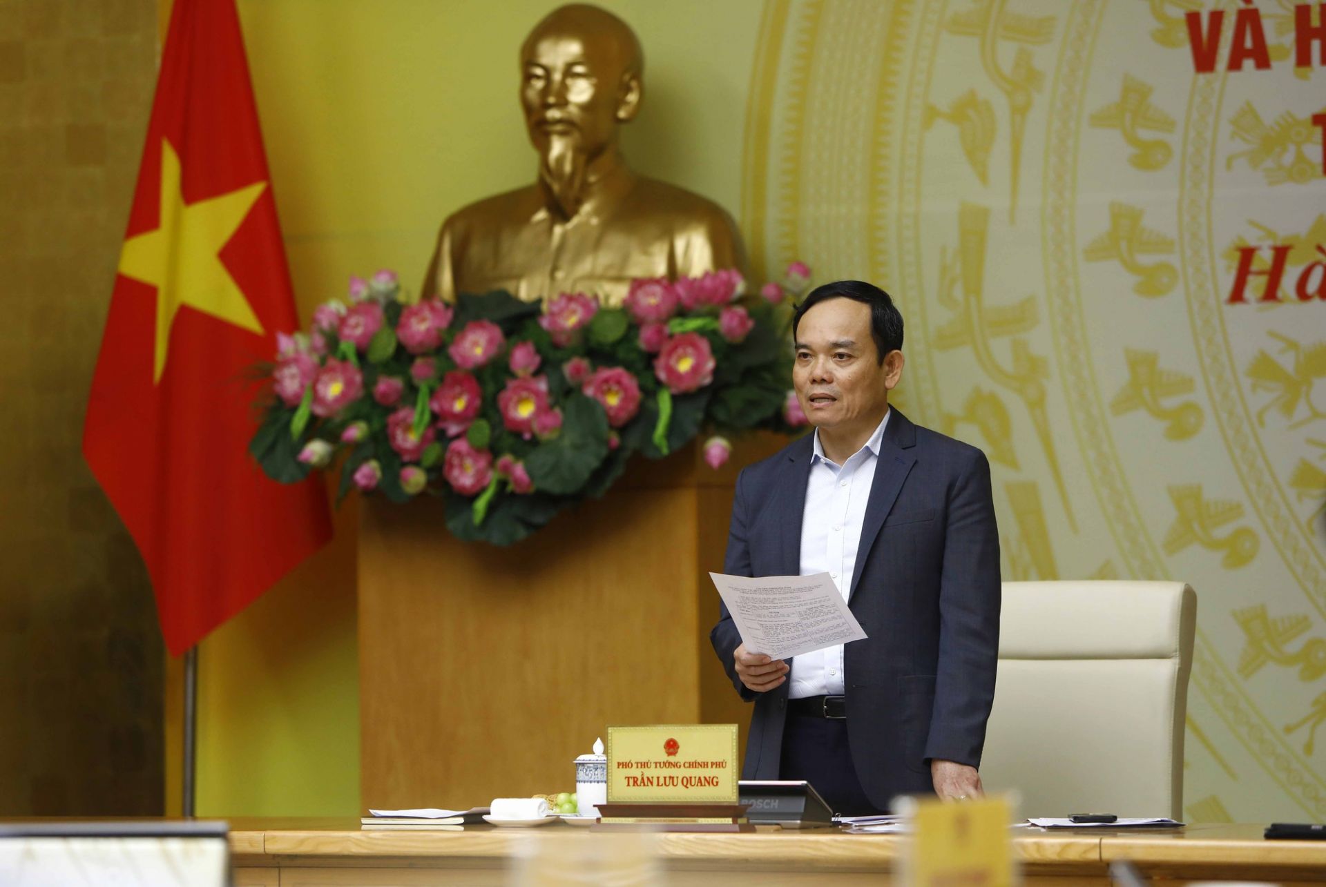 Phó Thủ tướng Trần Lưu Quang ghi nhận, cuối năm 2022 và quý I/2023, công tác chống buôn lậu, gian lận thương mại và hàng giả đã có chuyển biến tích cực, góp phần tăng thu ngân sách, thúc đẩy sản xuất kinh doanh, bảo đảm an ninh trật tự, an toàn xã hội