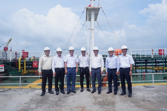 Đoàn kiểm tra thực tế tại cảng dầu Công ty Nhiệt điện Phú Mỹ  