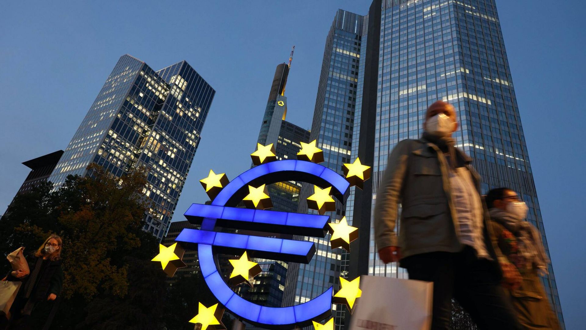 ECB có thể tiếp tục tăng lãi suất nhằm kiềm chế lạm phát