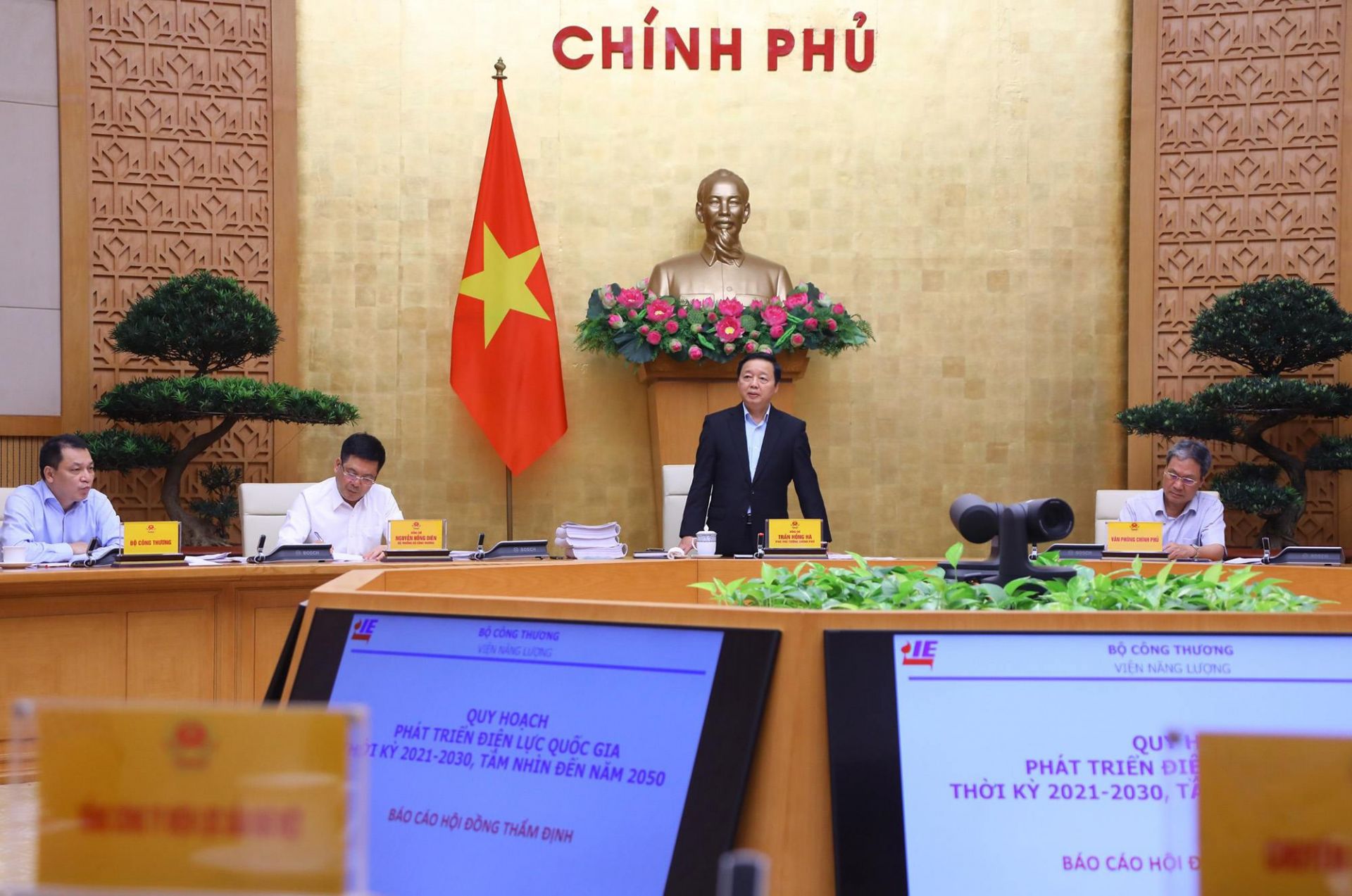 Phó Thủ tướng Trần Hồng Hà chủ trì cuộc họp Hội đồng thẩm định kết quả rà soát, hoàn thiện Quy hoạch phát triển điện lực quốc gia thời kỳ 2021-2030, tầm nhìn đến năm 2050 (Quy hoạch điện VIII) chiều 4/5/2023