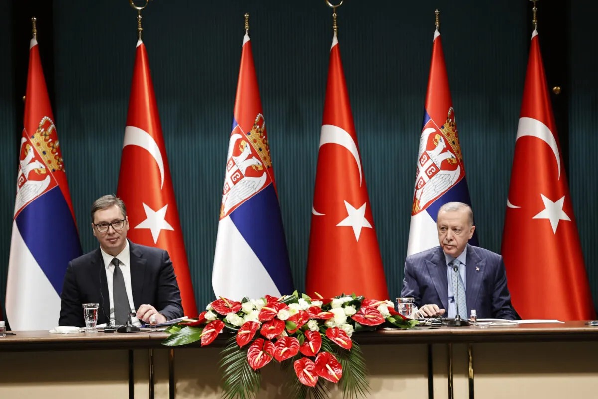 Tổng thống Thổ Nhĩ Kỳ Recep Tayyip Erdogan và Tổng thống Serbian Aleksandar Vucic trong cuộc gặp tại Ankara, Thổ Nhĩ Kỳ hồi 18/1/2022. 