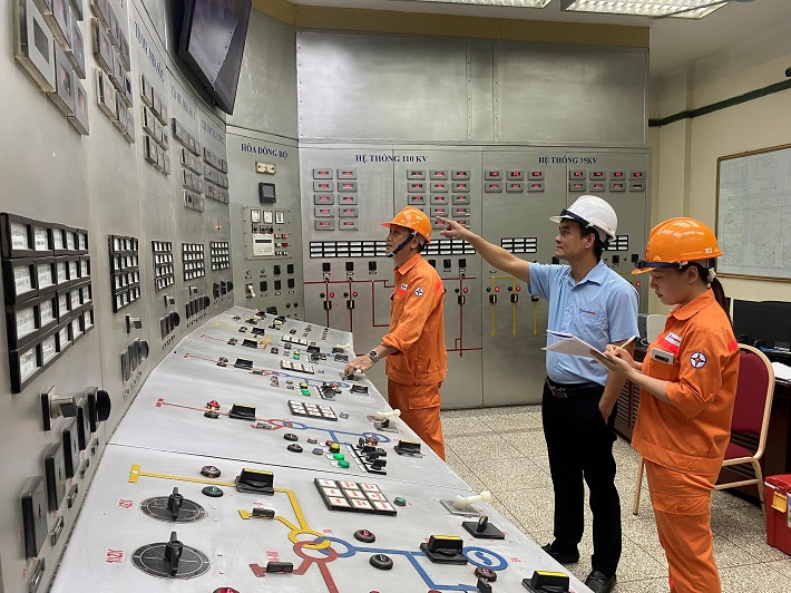 Công ty Nhiệt điện Ninh Bình bố trí kíp trực 24/24 bám sát hoạt động của nhà máy