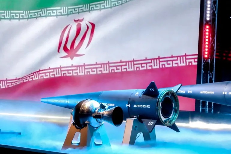 Quân đội Iran ra mắt tên lửa Fattah