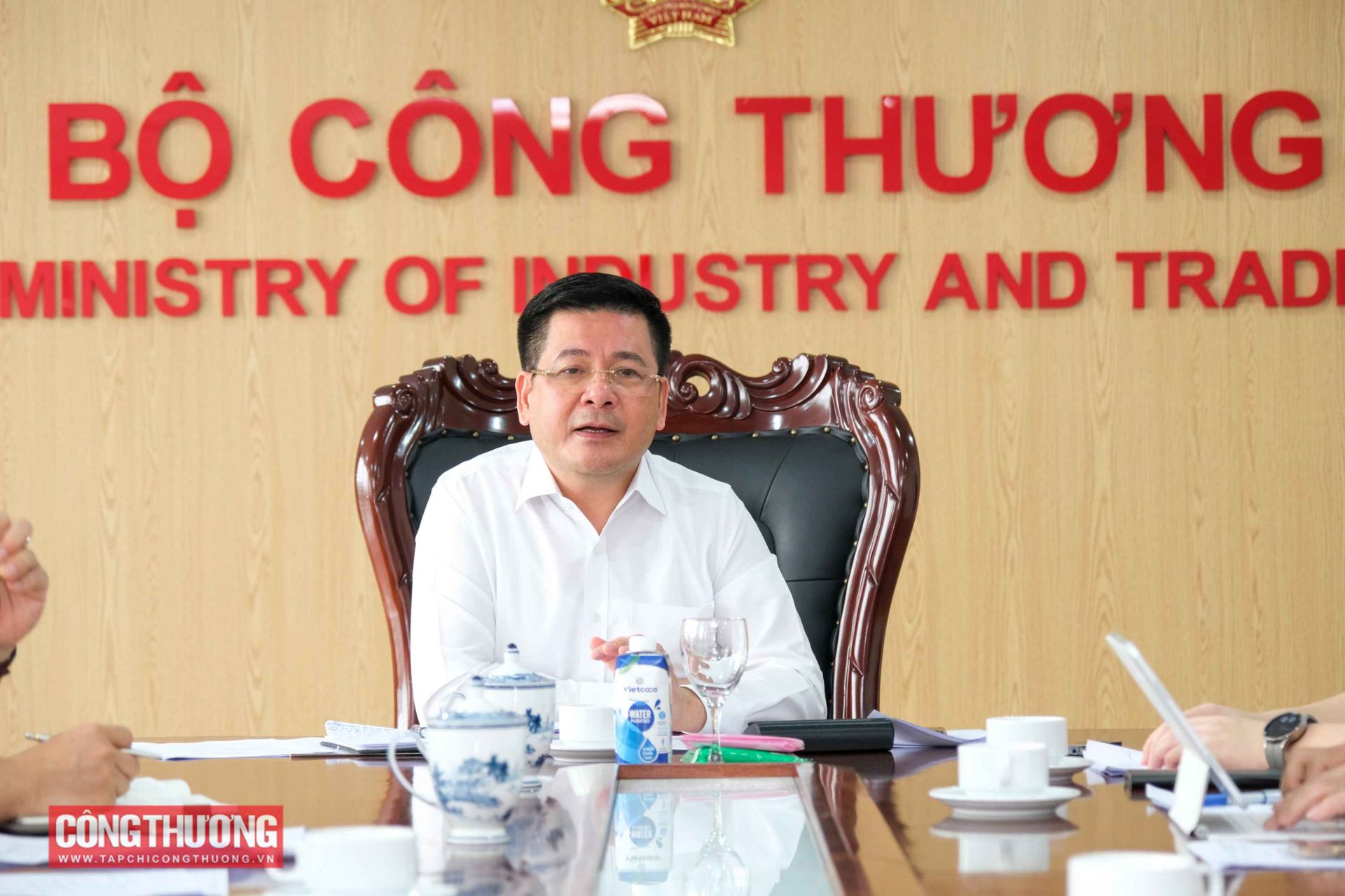 Bộ trưởng Bộ Công Thương Nguyễn Hồng Diên kết luận buổi làm việc
