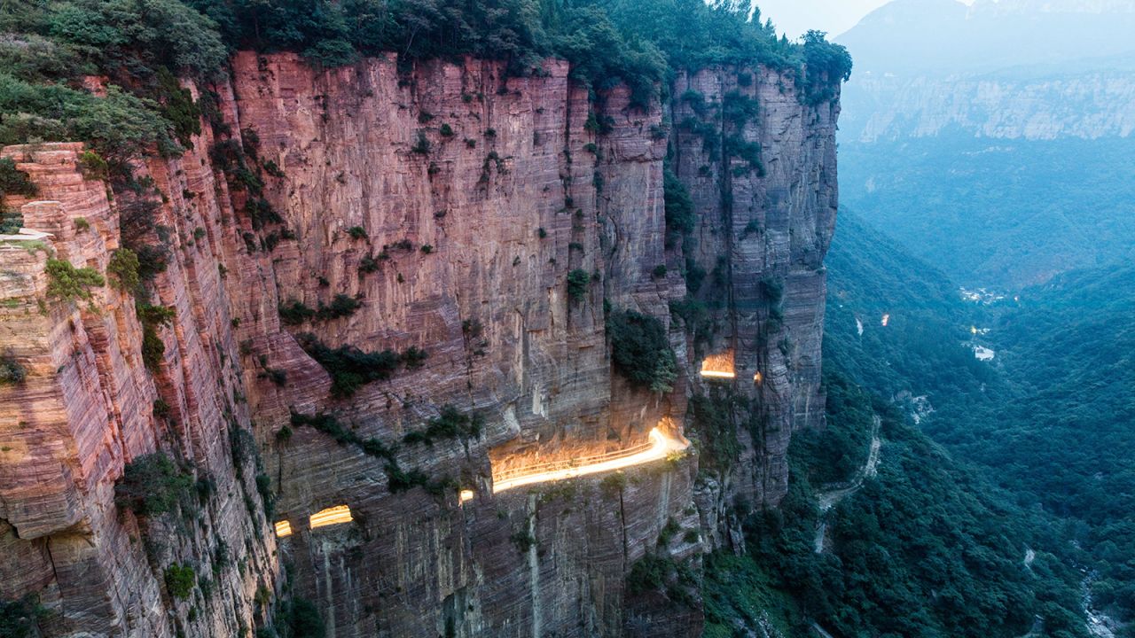 Những đường hầm đáng kinh ngạc nhất thế giới