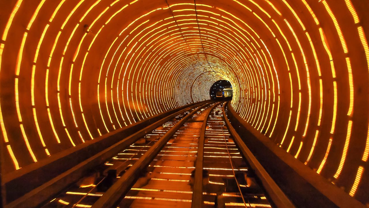 Những đường hầm đáng kinh ngạc nhất thế giới