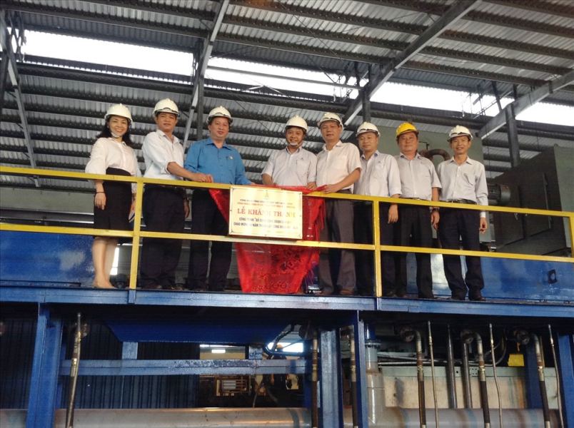Công ty Cổ phần Thép Nhà Bè - VNSTEEL gắn biển công trình "Bổ sung công đoạn cán dây" chào mừng 90 năm thành lập Công đoàn Việt Nam