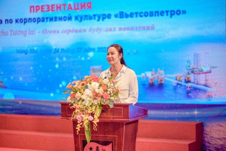 bà Vũ Thị Thu Hương, Phó trưởng Ban Truyền thông & Văn hóa doanh nghiệp Tập đoàn Dầu khí Việt Nam