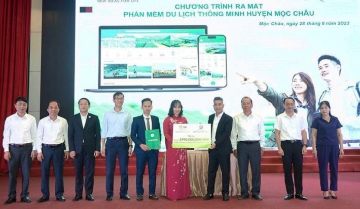 Công ty Cổ phần IGB trao tài trợ phần mềm du lịch thông minh cho UBND huyện Mộc Châu