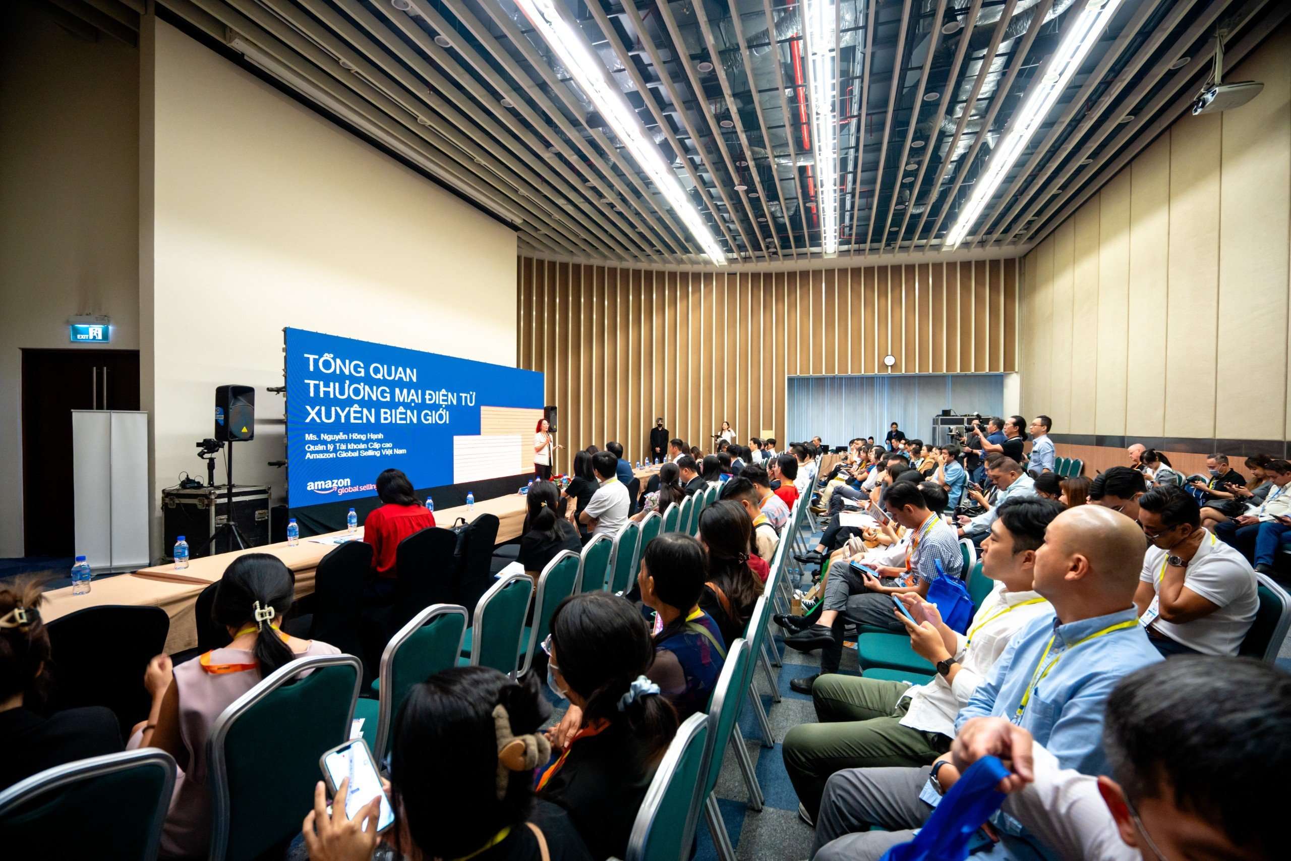 Hội thảo "Thương mại điện tử xuyên biên giới với Amazon: Cơ hội kết nối thị trường toàn cầu cho hàng hóa xuất khẩu Việt Nam"