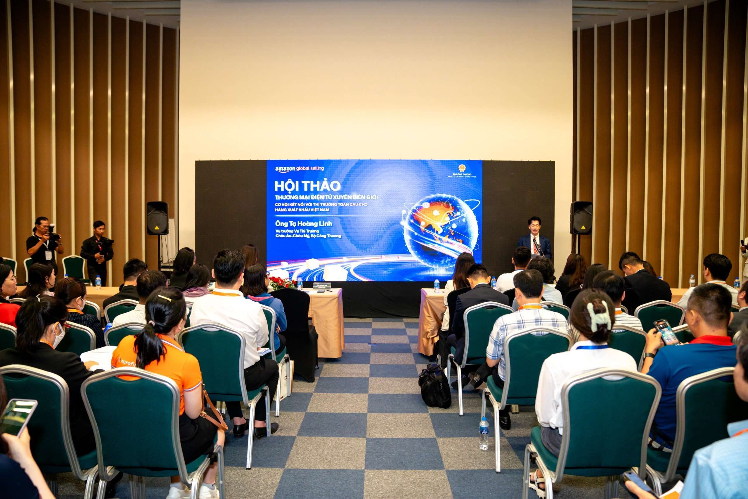 Hội thảo "Thương mại điện tử xuyên biên giới với Amazon: Cơ hội kết nối thị trường toàn cầu cho hàng hóa xuất khẩu Việt Nam"