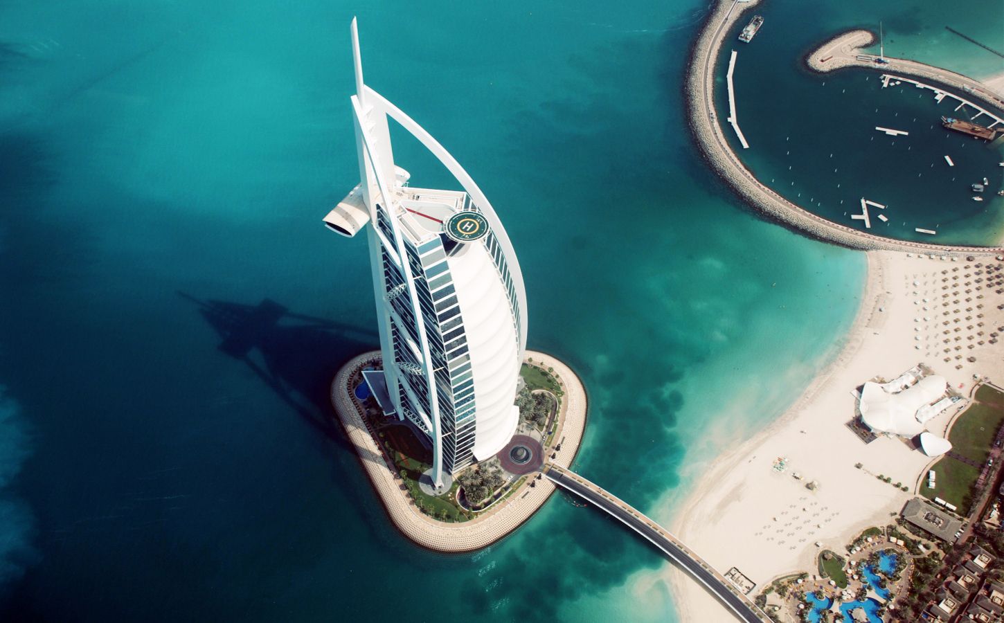 Điều gì làm nên đẳng cấp của Burj Al Arab - khách sạn 7 sao duy nhất trên thế giới?