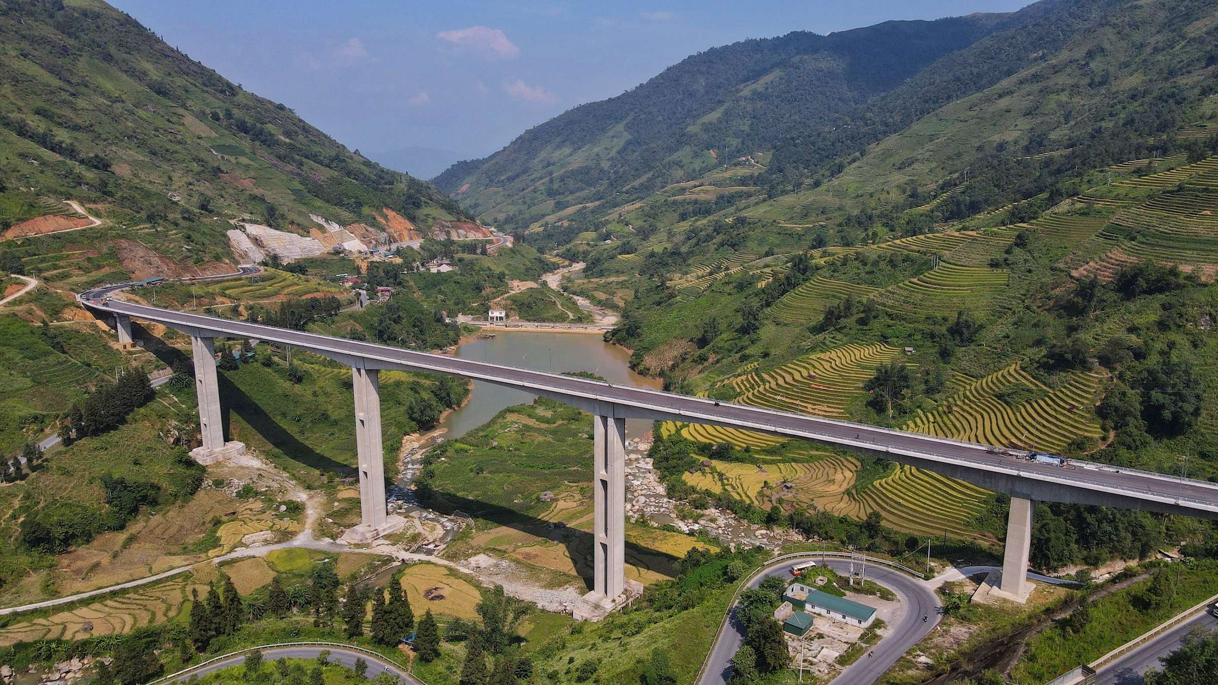 Thông xe cầu cạn cao nhất Việt Nam đi Sa Pa
