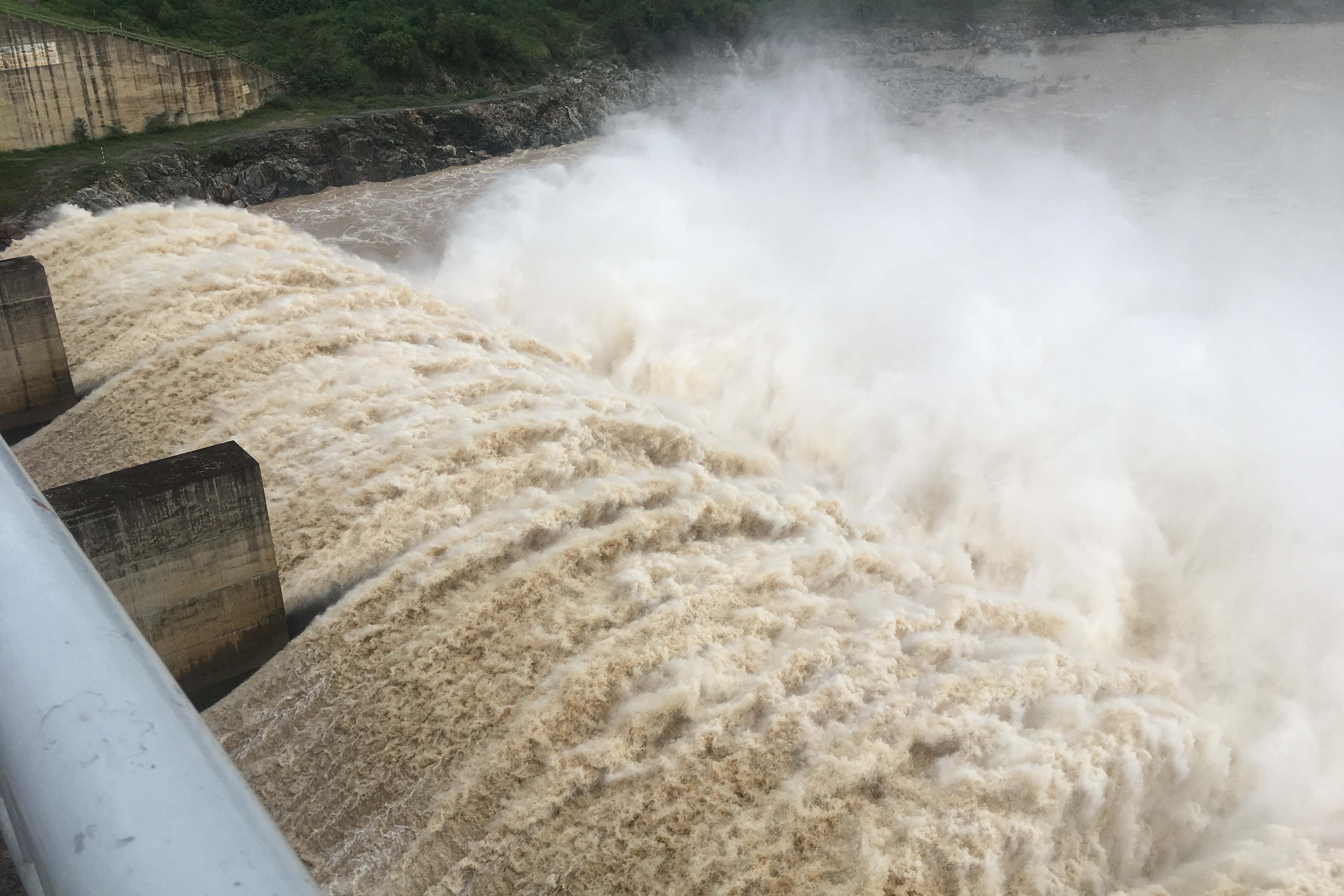 Lưu lượng nước về các hồ thủy điện khu vực Trung Bộ ngày 25/9 nhiều, tăng nhanh