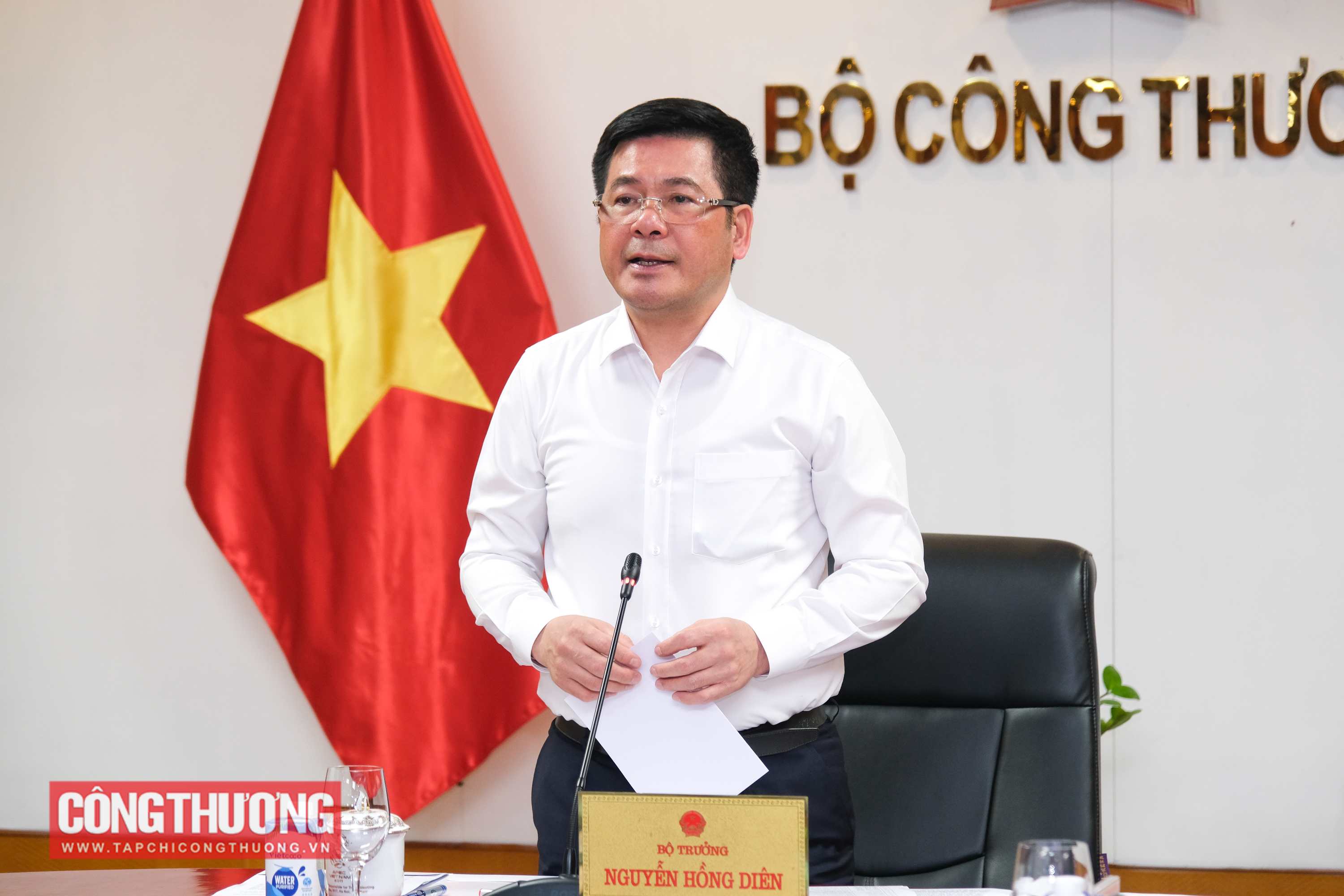 Bộ trưởng Nguyễn Hồng Diên khẳng định quy hoạch về năng lượng nói chung, xăng dầu và khí đốt nói riêng cần đi trước một bước đẻ tạo cơ sở pháp lý, điều kiện thuận lợi cho các ngành, địa phương triển khai