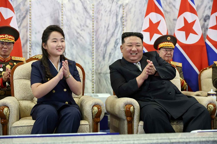 Nhà lãnh đạo Triều Tiên Kim Jong-un và con gái Kim Ju-Ae