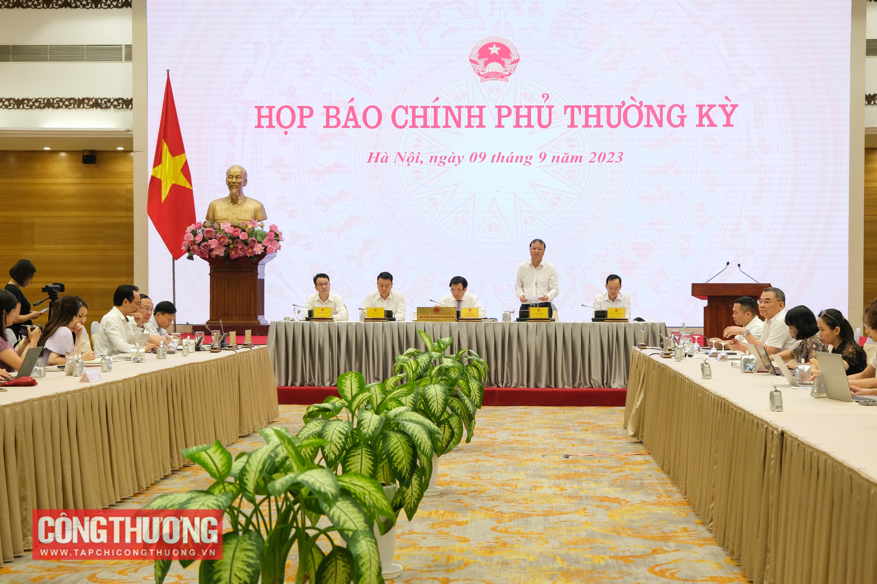 Toàn cảnh họp báo Chính phủ thường kỳ tháng 8/2023