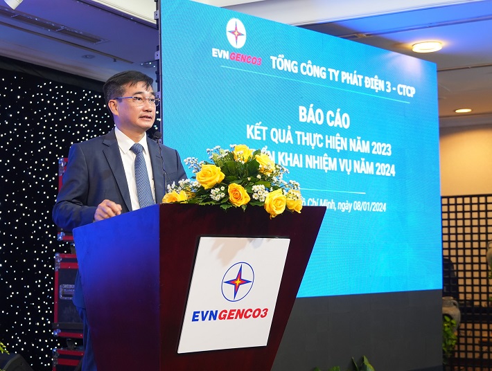 Ông Lê Văn Danh – Phó Bí thư Đảng ủy, Tổng Giám đốc Tổng Công ty trình bày báo cáo kết quả sản xuất kinh doanh năm 2023