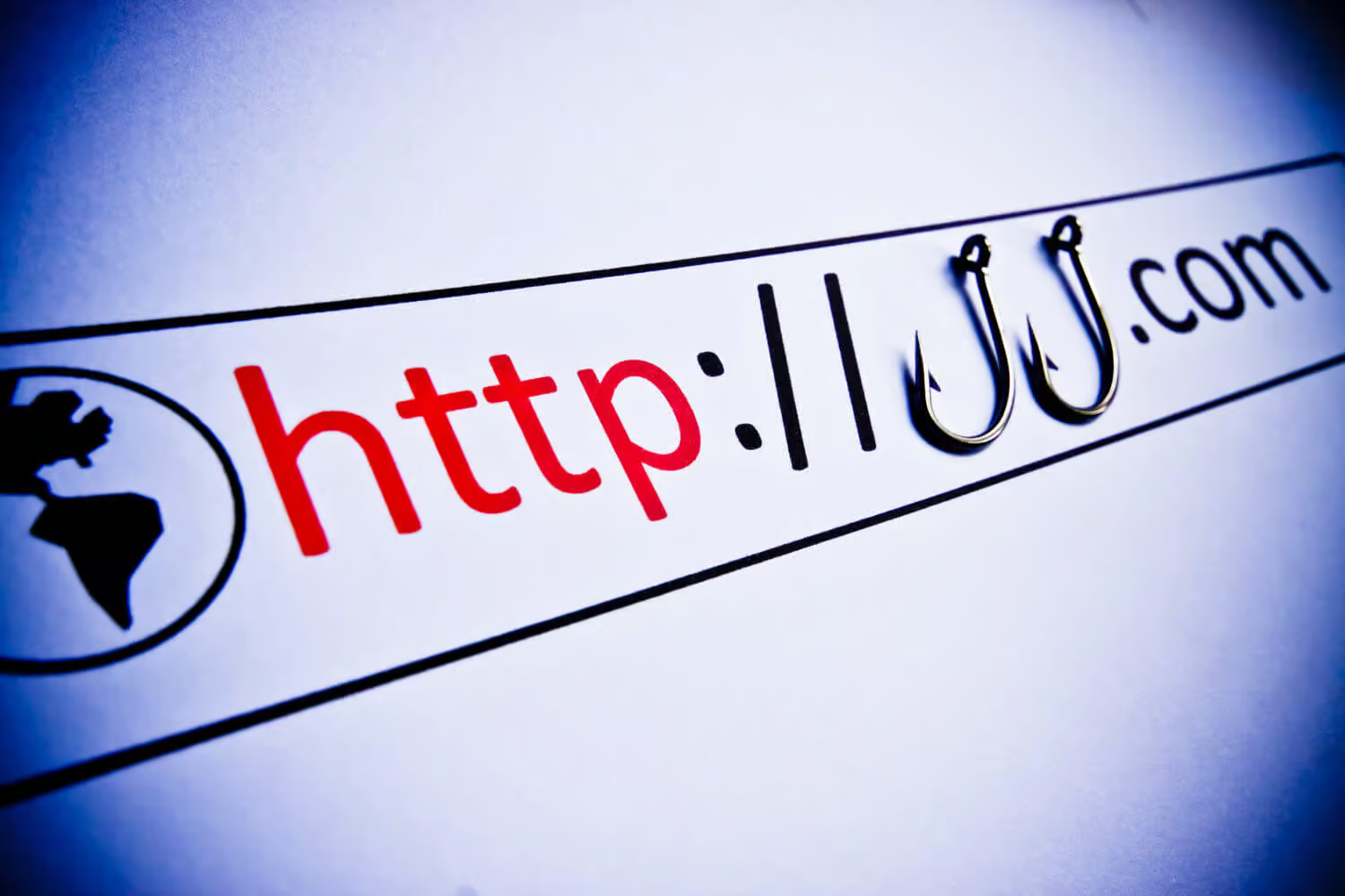 Luôn kiểm tra URL của trang web trước khi cung cấp thông tin cá nhân. 