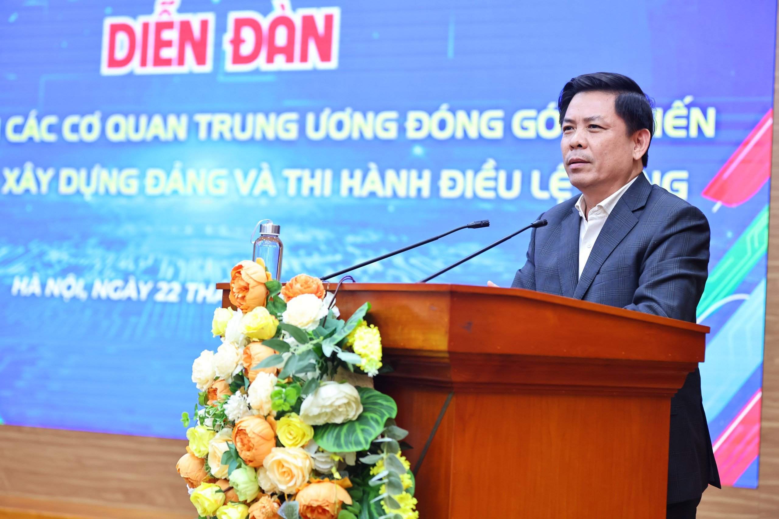 Đồng chí Nguyễn Văn Thể - Ủy viên Ban Chấp hành Trung ương Đảng, Bí thư Đảng Ủy Khối các cơ quan Trung ương phát biểu chỉ đạo tại diễn đàn