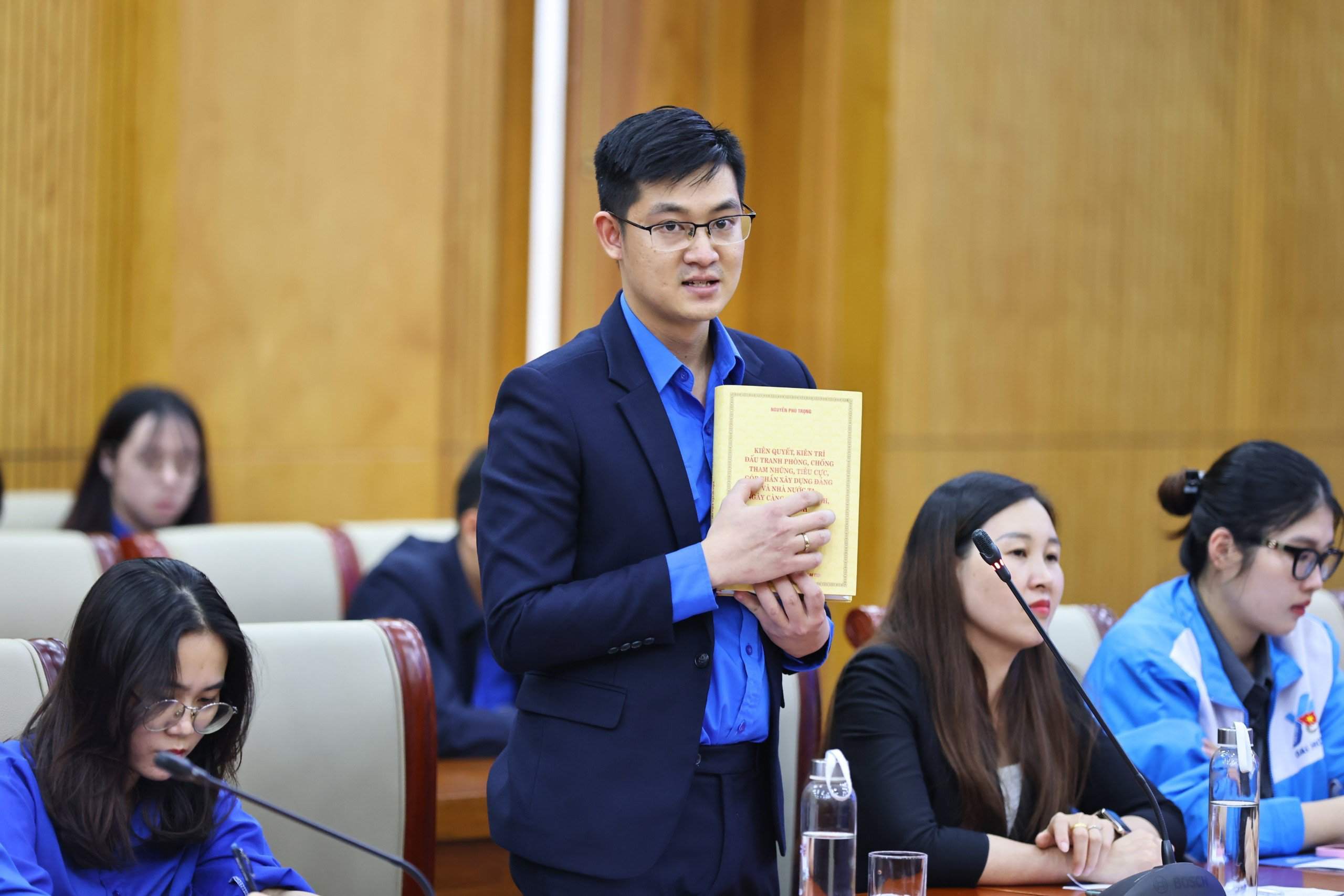 Đoàn viên Khối các cơ quan Trung ương chia sẻ về cuốn sách của Tổng Bí thư Nguyễn Phú Trọng và công tác xây dựng Đảng tại Diễn đàn