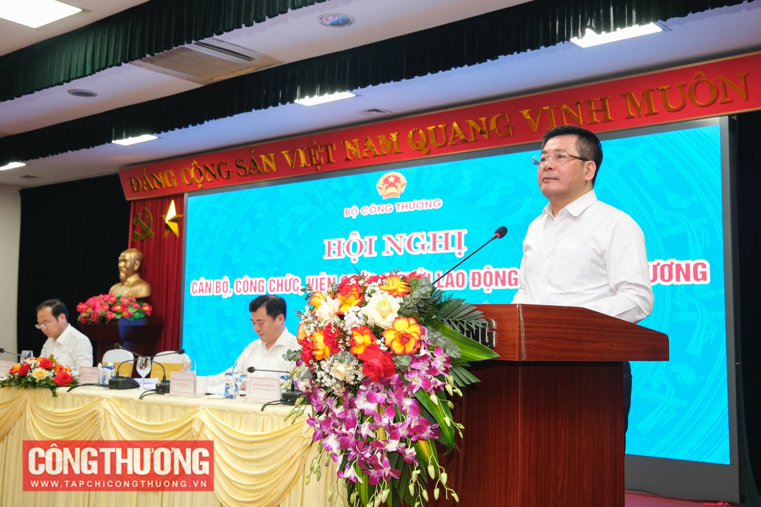 Bộ trưởng Bộ Công Thương Nguyễn Hồng Diên phát biểu chỉ đạo tại Hội nghị