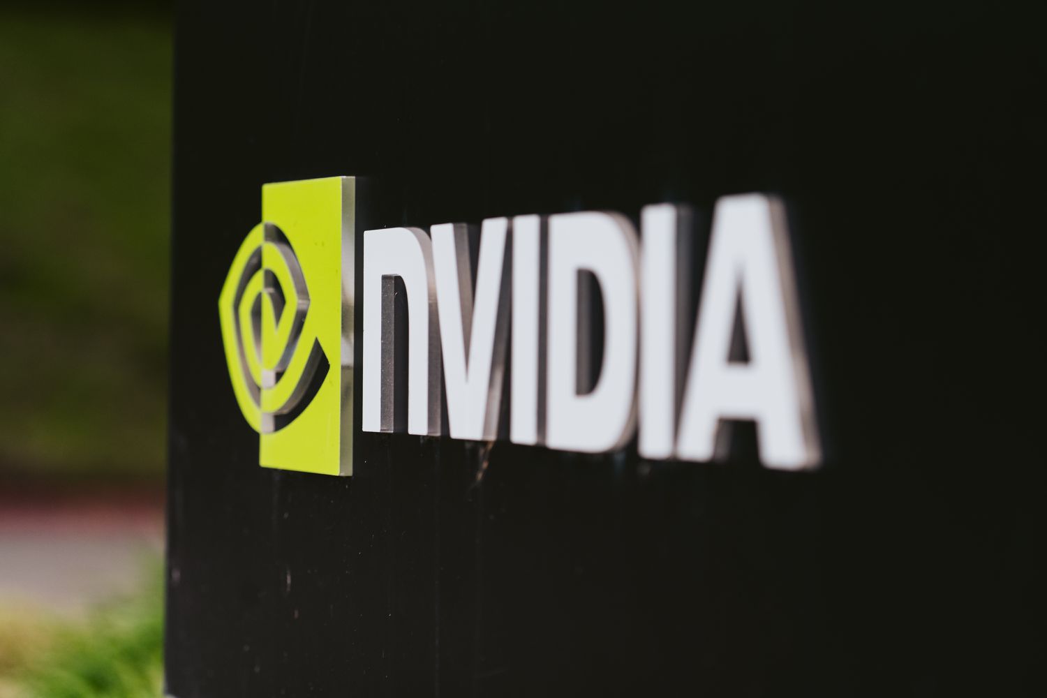 Nvidia bị cáo buộc sử dụng trái phép dữ liệu sách đã đăng ký bản quyền để đào tạo AI NeMo