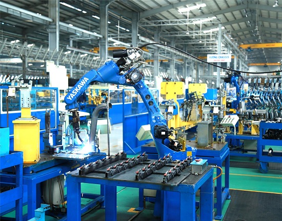 Robot hàn ống xả ô tô - sản phẩm xuất khẩu của Tổ hợp cơ khí Thaco