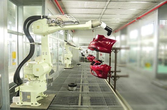 Robot sơn linh kiện nhựa- sản phẩm xuất khẩu của Thaco