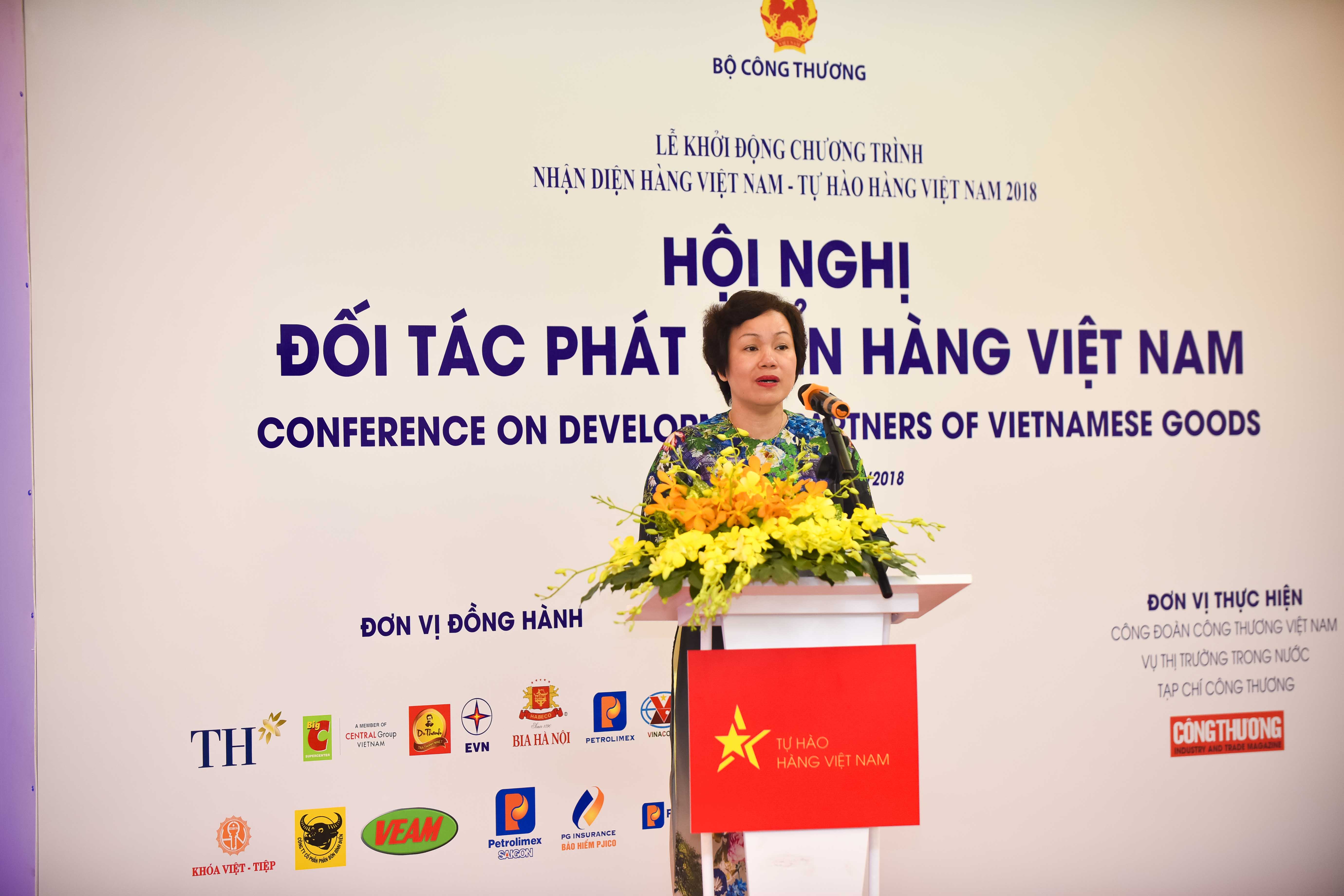 Bà Lê Việt Nga, Vụ phó Vụ Thị trường trong nước, Bộ Công Thương thông tin các chính sách tại phiên thảo luận