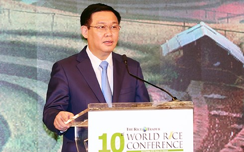 Phó Thủ tướng Vương Đình Huệ mong muốn, các đại biểu sẽ cùng thảo luận các vấn đề quan trọng đối với sự phát triển thương mại gạo toàn cầu, chia sẻ kinh nghiệm trong sản xuất gạo bền vững, trong quản lý chuỗi cung ứng, xây dựng và phát triển thương hiệu gạo và ứng dụng cách mạng công nghiệp 4.0 trong ngành lúa gạo
